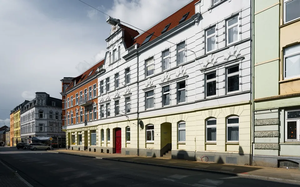 Duitse woonstraat met gerestaureerde gevels